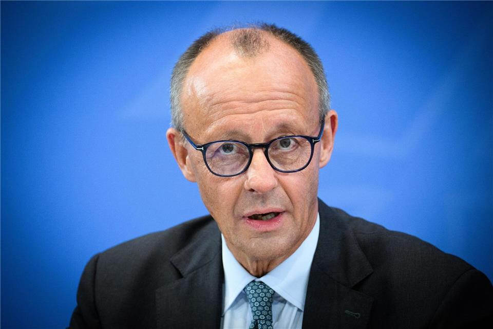 Bundeskanzler Friedrich Merz kommt zur Ost-Ministerpräsidentenkonferenz nach Thüringen. (Archivbild)Bernd von Jutrczenka/dpa