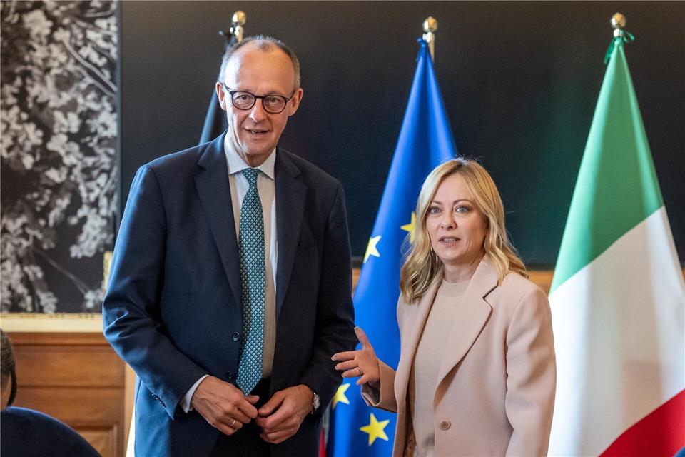 Bundeskanzler Friedrich Merz (links) und Italiens Ministerpräsidentin Giorgia Meloni treffen sich zu Regierungskonsultationen in Rom.Michael Kappeler/dpa