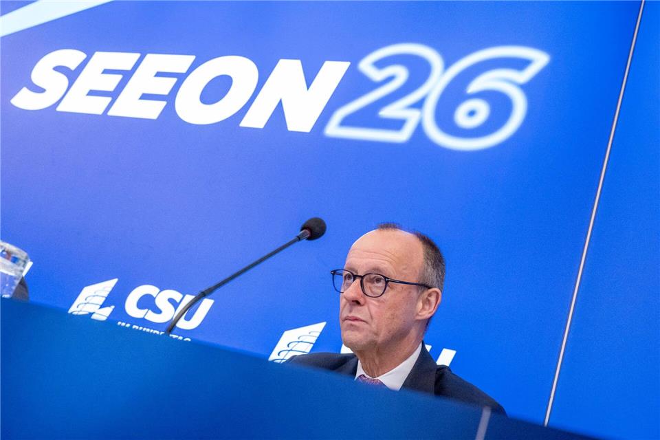 Bundeskanzler Friedrich Merz lobt die Abläufe in Berlin zur Bewältigung der Stromkrise. Peter Kneffel/dpa