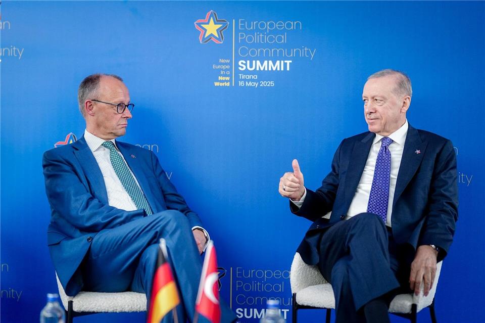 Merz besucht Erdogan: Gaza-Konflikt im Mittelpunkt Bundeskanzler Friedrich Merz reist für einen Antrittsbesuch beim türkischen Präsidenten Recep Tayyip Erdogan nach Ankara. Kay Nietfeld/dpa