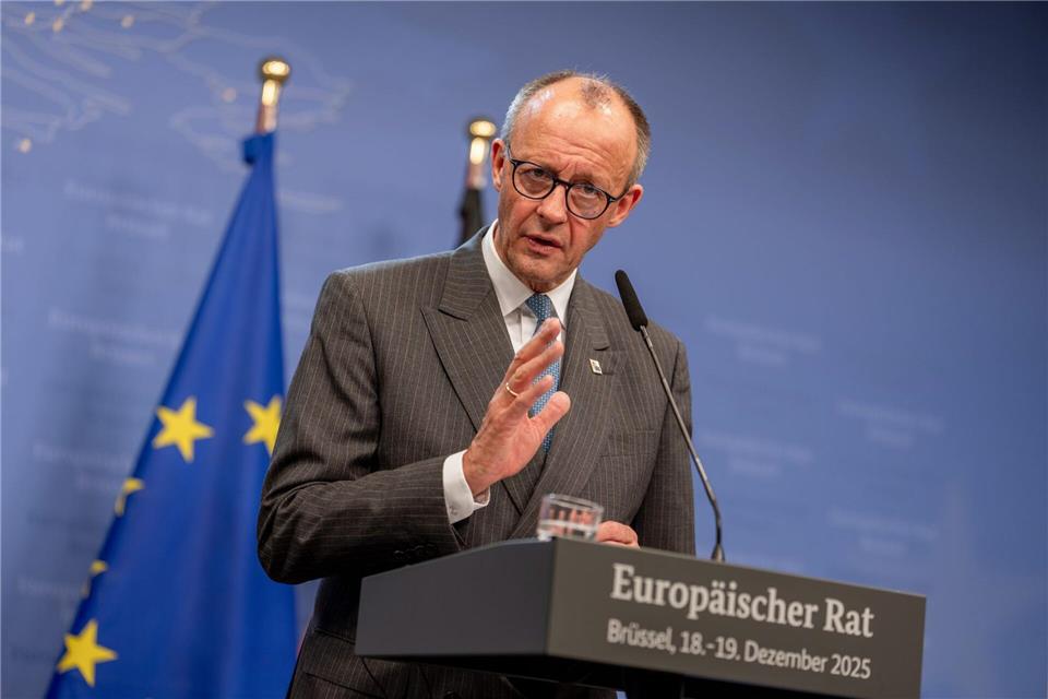 Bundeskanzler Friedrich Merz spricht bei der Pressekonferenz nach dem EU-Gipfel.Michael Kappeler/dpa