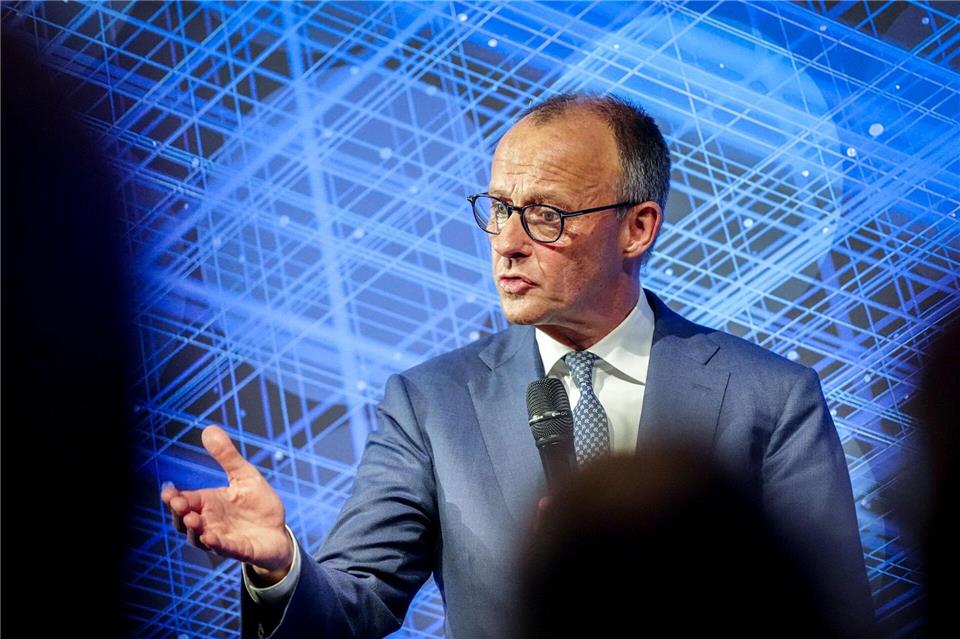 Bundeskanzler Friedrich Merz stimmt die Menschen auf Reformen ein. Kay Nietfeld/dpa