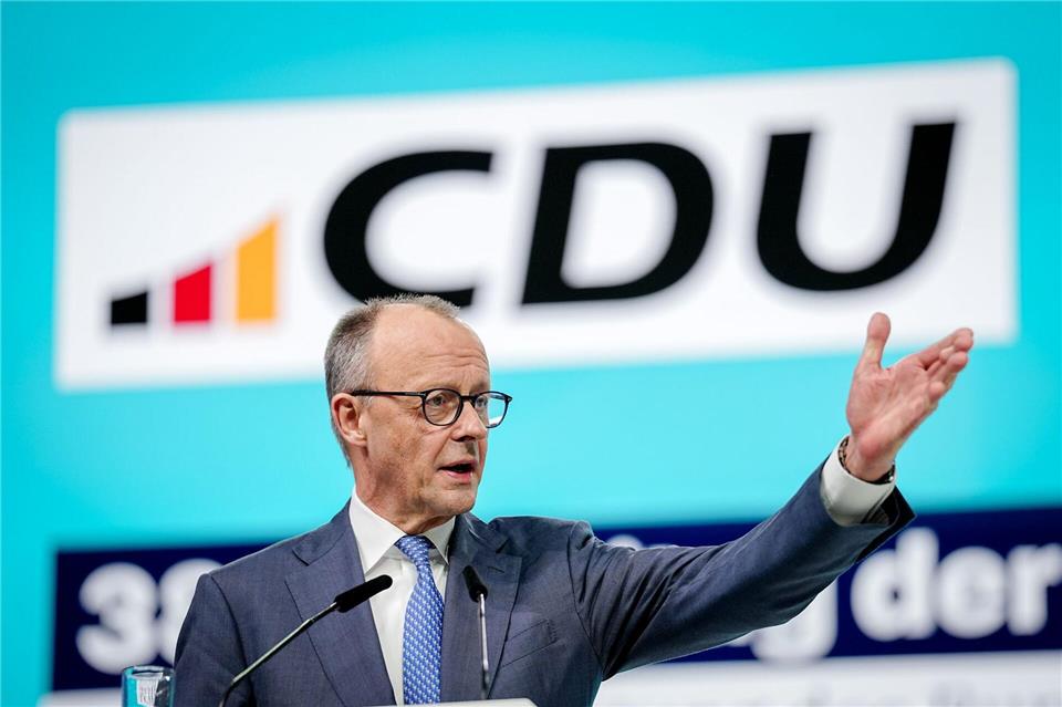 Bundeskanzler Friedrich Merz und Hessens Ministerpräsident Boris Rhein (nicht im Bild) läuten den Wahlkampf-Endspurt ein. (Archivbild)Kay Nietfeld/dpa