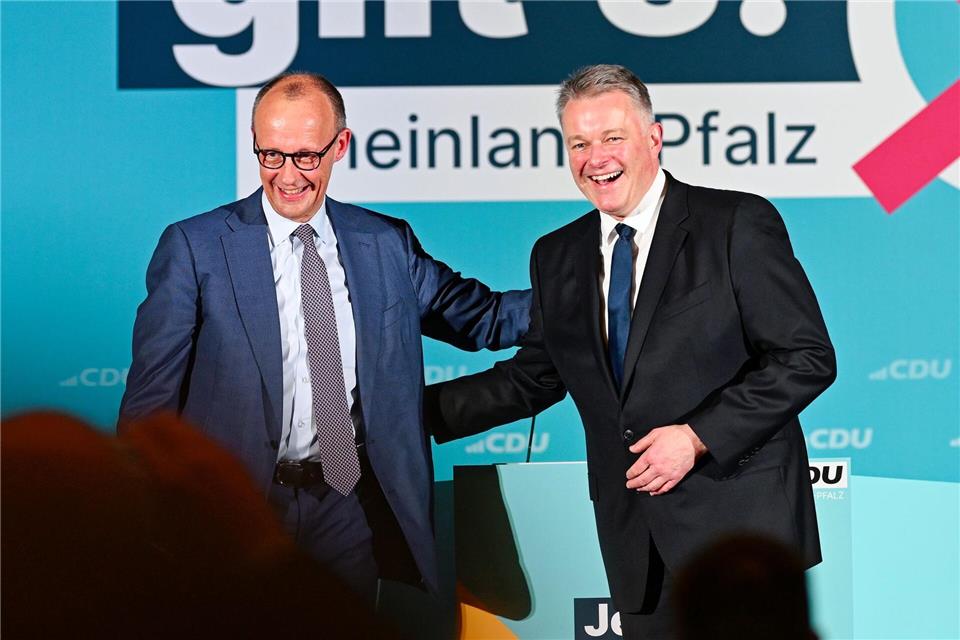 Bundeskanzler Merz kam zum Wahlkampfabschluss von Schnieder. Uwe Anspach/dpa