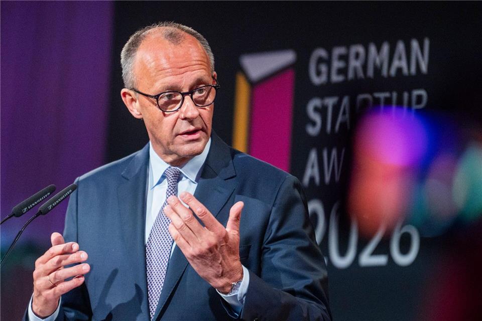 Bundeskanzler Merz versprach, Startups einen roten Teppich auszurollen.Christophe Gateau/dpa