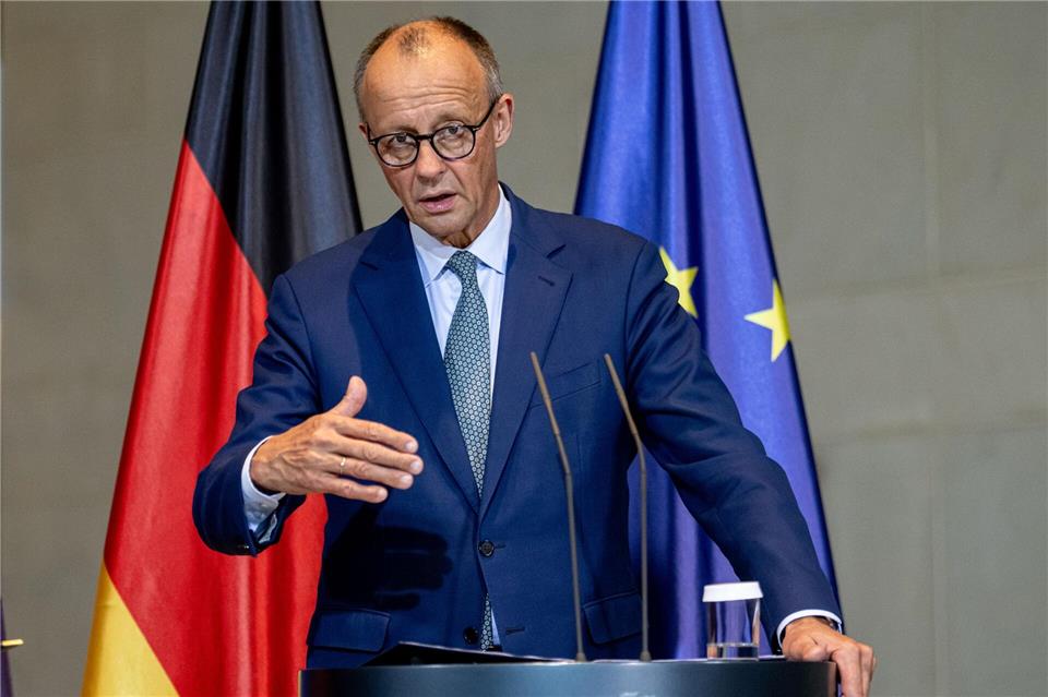 Israel erhöht nach Angriffen in Katar den Druck Bundeskanzler Merz will sich noch nicht zu Israel-Sanktionen positionieren. Fabian Sommer/dpa
