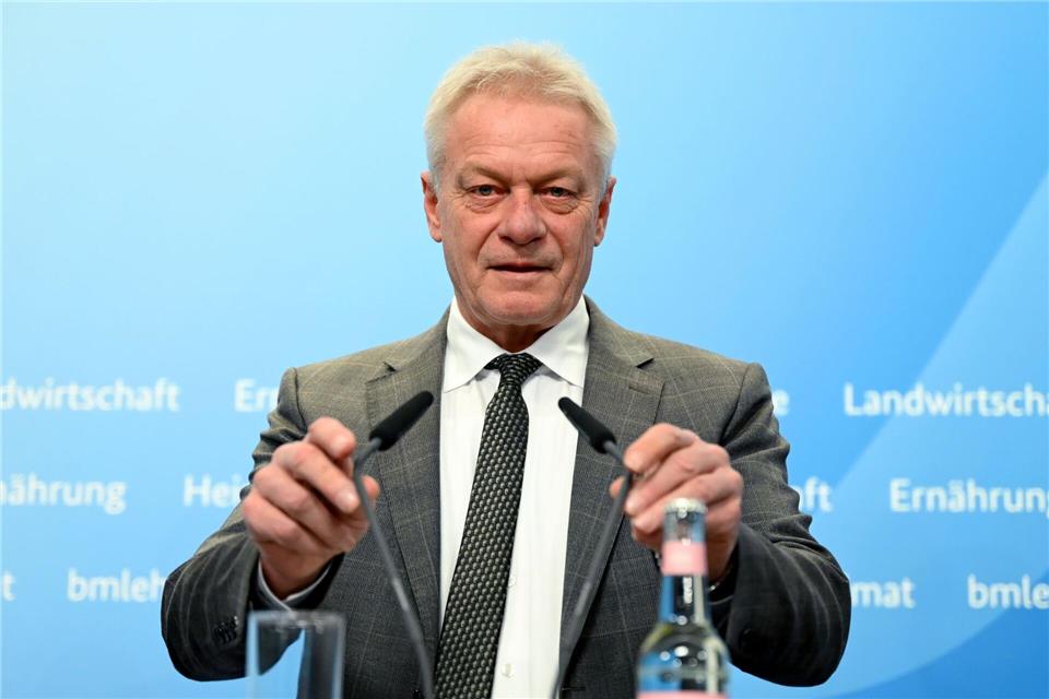 Bundesminister Alois Rainer stellt den „Ernährungsreports 2025“ vor.Elisa Schu/dpa