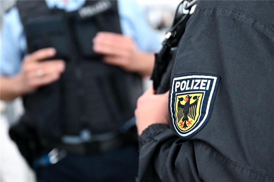 Bundespolizisten nahmen den Mann an seiner Wohnadresse fest. (Archivbild)Sven Hoppe/dpa