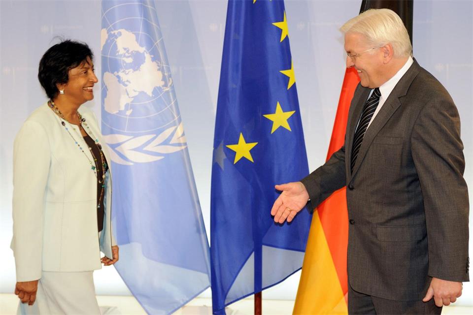Bundespräsident Frank-Walter Steinmeier begrüßte Pillay 2008 zu einem Gespräch in Berlin. Damals war sie UN-Hochkommissarin für Menschenrechte. (Archivbild)Tim Brakemeier/dpa