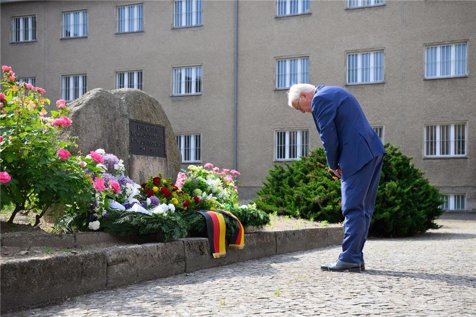 Bundespräsident Frank-Walter Steinmeier erinnerte im früheren Stasi-Gefängnis in Berlin-Hohenschönhausen an die Leiden der Opfer.  Bernd von Jutrczenka/dpa