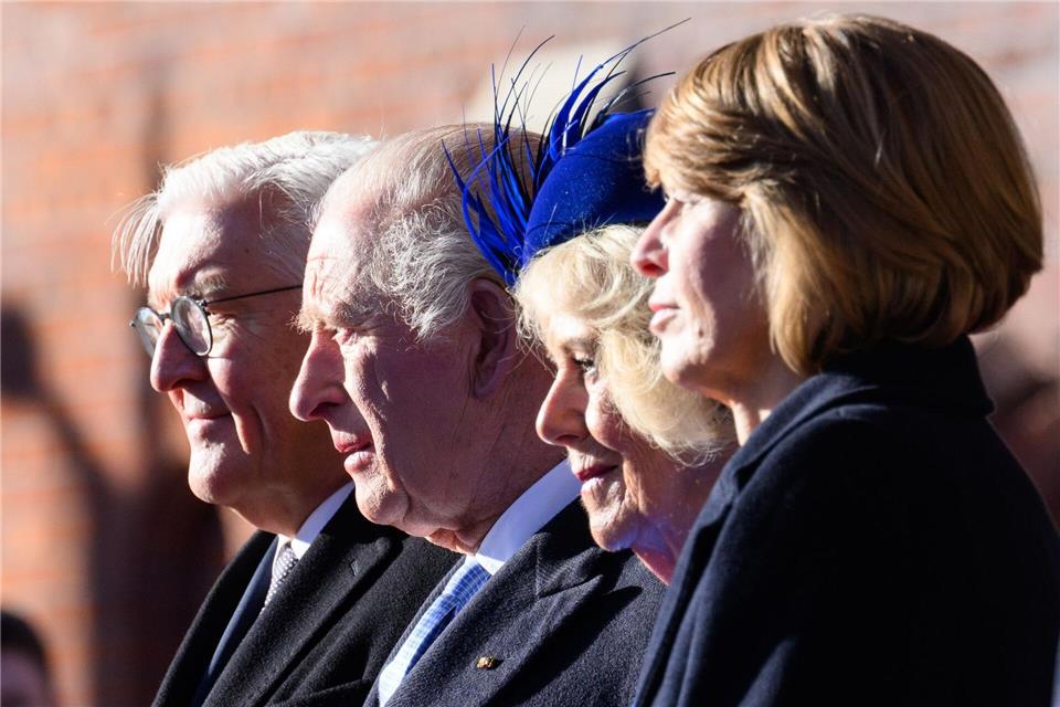 Bundespräsident Frank-Walter Steinmeier und First Lady Elke Büdenbender wurden mit militärischen Ehren auf Schloss Windsor empfangen.Bernd von Jutrczenka/dpa