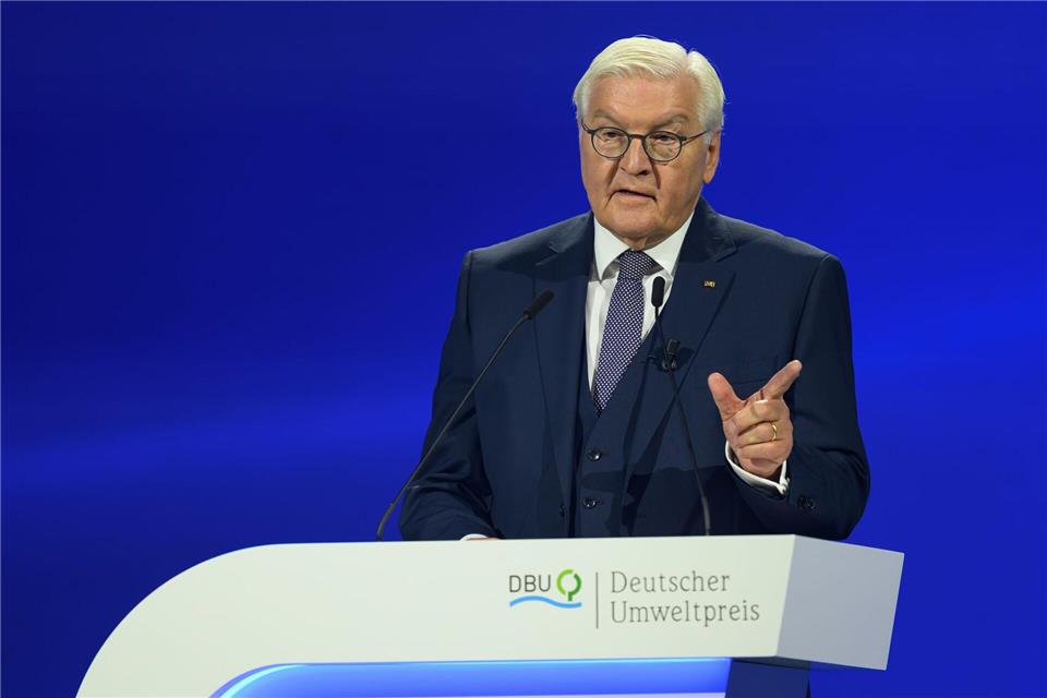 Steinmeier beim Umweltpreis: Klima nicht vernachlässigen Bundespräsident Steinmeier mahnt, den Klimaschutz nicht zu vergessen.Hendrik Schmidt/dpa