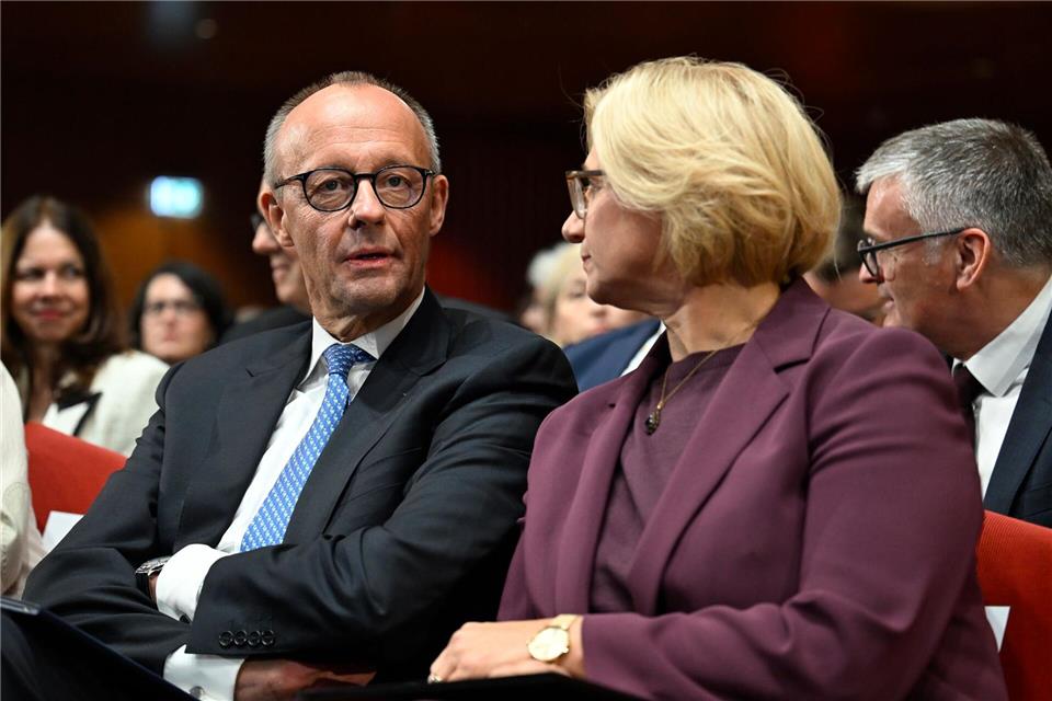 Bundesratspräsidentin Anke Rehlinger, die Ministerpräsidentin des Saarlands, richtet die Einheitsfeier aus.Jean-Christophe Verhaegen/POOL AFP/dpa