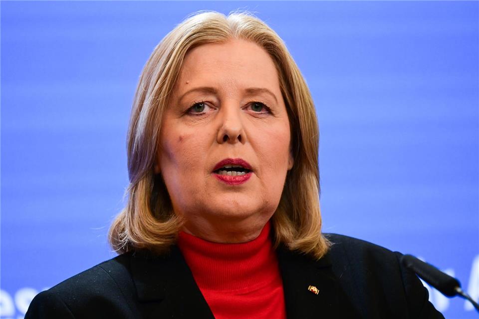 Bundessozialministerin Bärbel Bas will einkommensschwache Rentnerinnen und Rentner weiter unterstützen. (Archivfoto)Sebastian Christoph Gollnow/dpa