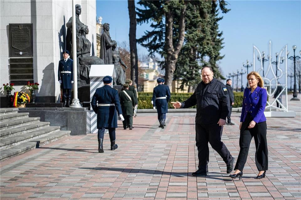 Bundestagspräsidentin Julia Klöckner (CDU) hat eine Rede im ukrainischen Parlament, der Obersten Rada, gehalten.Sina Schuldt/dpa