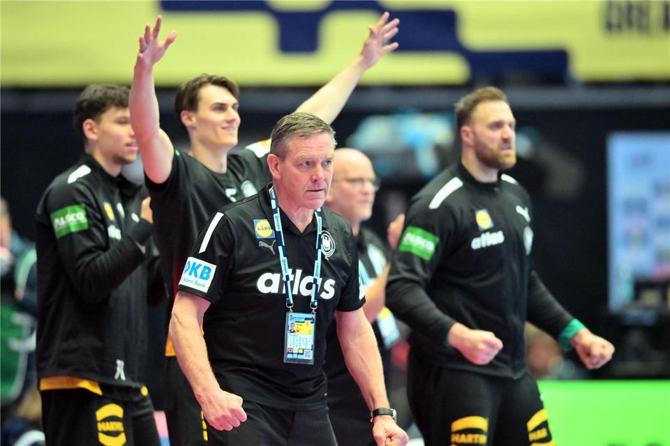 Bundestrainer Alfred Gislason darf mit der DHB-Auswahl weiter auf das EM-Halbfinale hoffen.Sina Schuldt/dpa