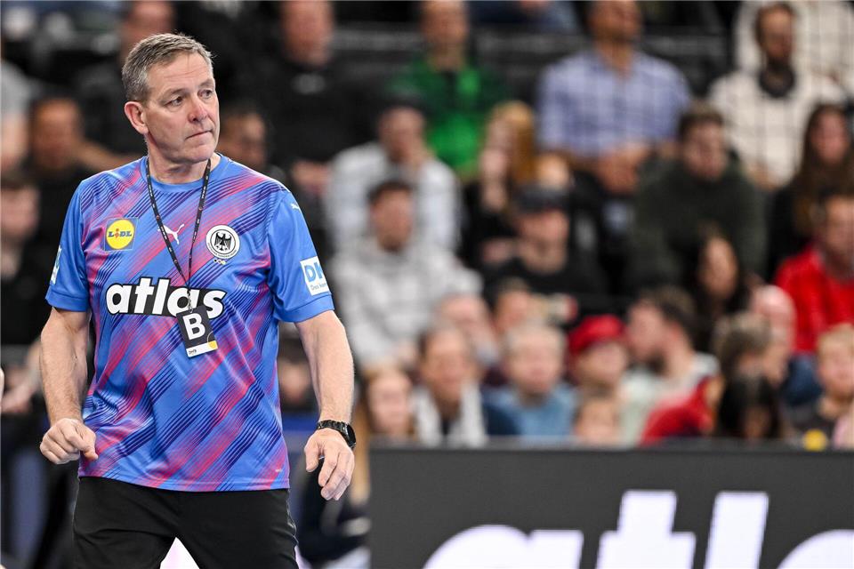 Bundestrainer Alfred Gislason fordert eine Leistungssteigerung bis zur EM.Harry Langer/dpa