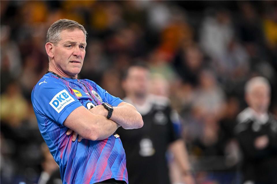 Bundestrainer Alfred Gislason hat mit den deutschen Handballern eine schwere EM-Gruppe erwischt. (Archivbild)Harry Langer/dpa