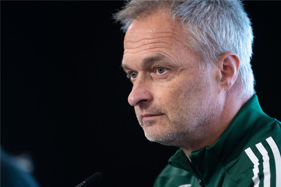 Bundestrainer Christian Wück muss lange auf Mittelfeld-Antreiberin Lena Oberdorf verzichten.Marius Becker/dpa