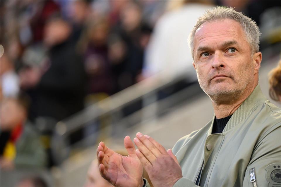 Bundestrainer Christian Wück will seiner Elf auch gegen Norwegen applaudieren.Robert Michael/dpa