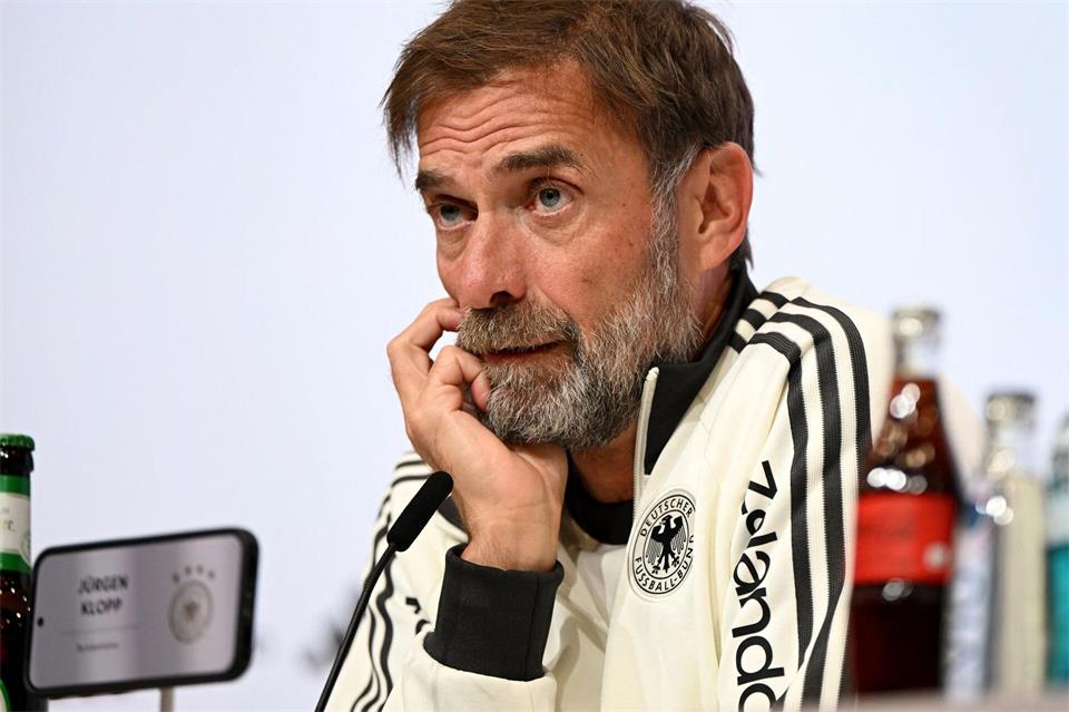 Bundestrainer Jürgen Klopp hat großen Respekt vor Manchester City und dessen Ex-Trainer Pep Guardiola. Sven Hoppe/dpa