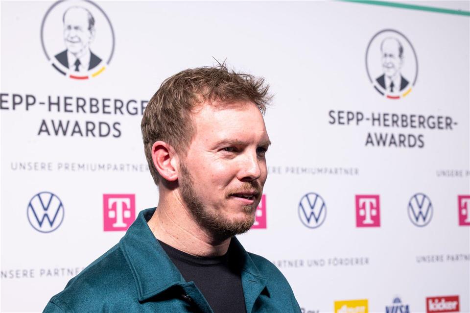 FC Augsburg und Jahn Regensburg geehrt Bundestrainer Julian Nagelsmann bei der Preisverleihung.Michael Matthey/dpa