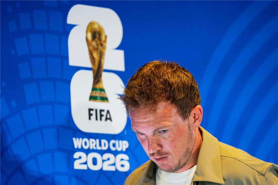 Bundestrainer Julian Nagelsmann verlässt die Pressekonferenz.Martin Meissner/AP/dpa