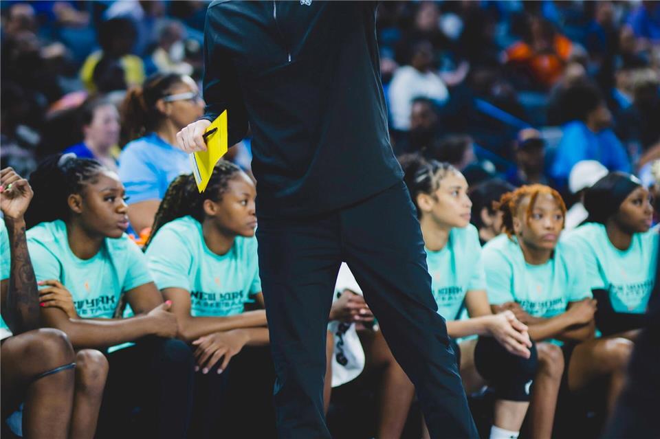 Bundestrainer Olaf Lange feiert in Lyon sein Debüt. (Archivbild)Brandon Todd/New York Liberty/dpa