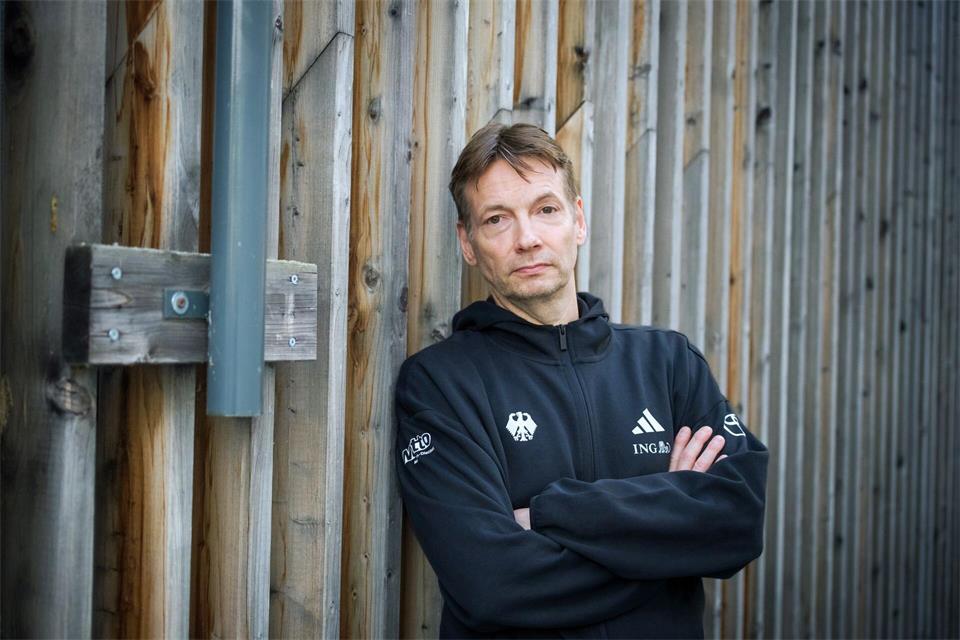 Bundestrainer Olaf Lange versucht vor dem WM-Start die Erwartungen zu dämpfen.Soeren Stache/dpa