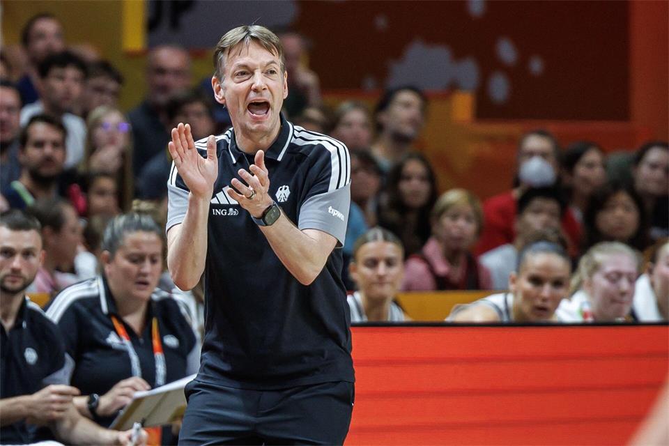 Bundestrainer Olaf Lange war sehr zufrieden mit der Leistung des deutschen Teams.Andreas Gora/dpa