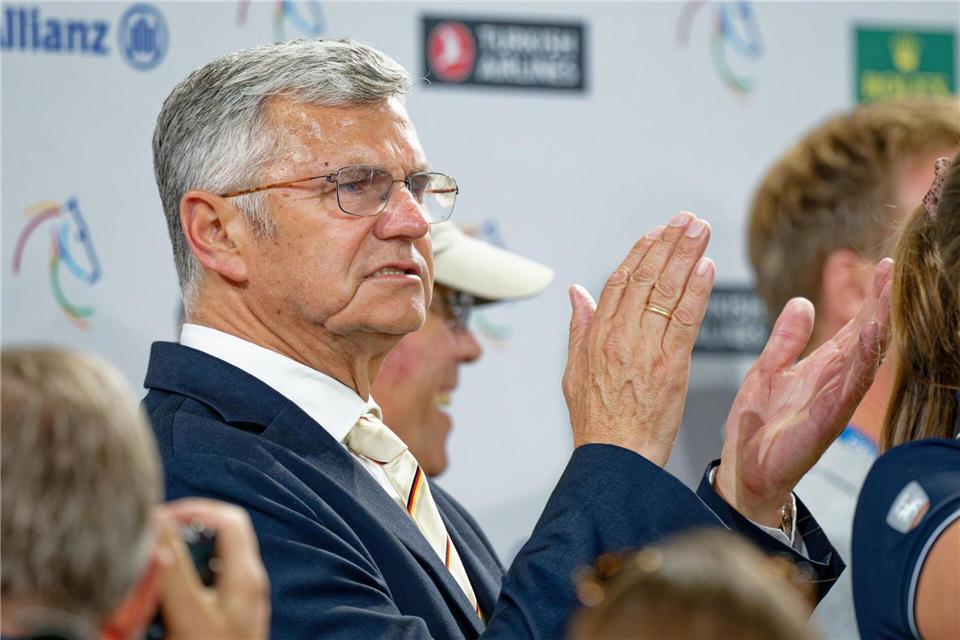 Bundestrainer Otto Becker bedauert das Sterben vieler Turniere in Deutschland. (Archivbild)Uwe Anspach/dpa