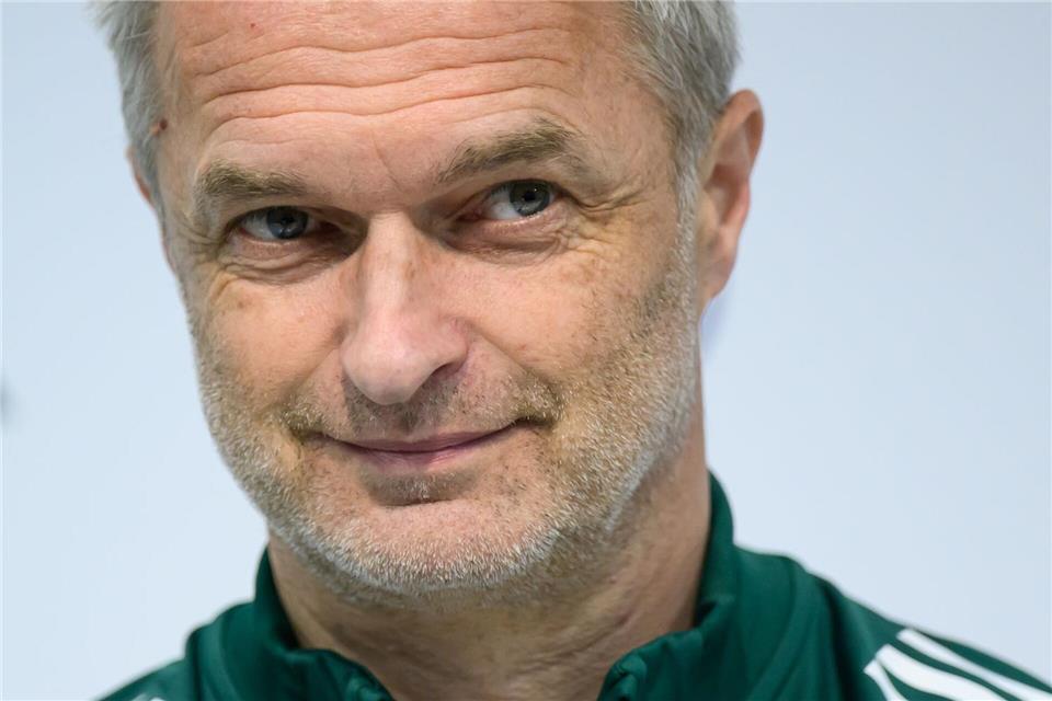 Bundestrainer Wück äußert sich zur Zukunft der Frauen-Bundesliga. Robert Michael/dpa