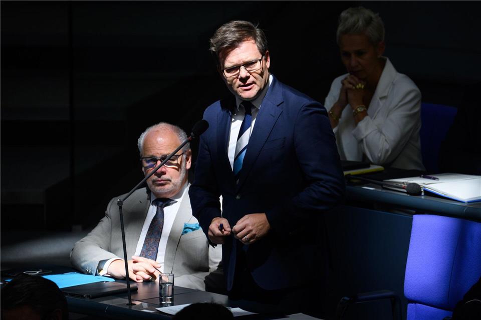 Bundesumweltminister Carsten Schneider stellte sich im Bundestag den Fragen der Abgeordneten.Bernd von Jutrczenka/dpa