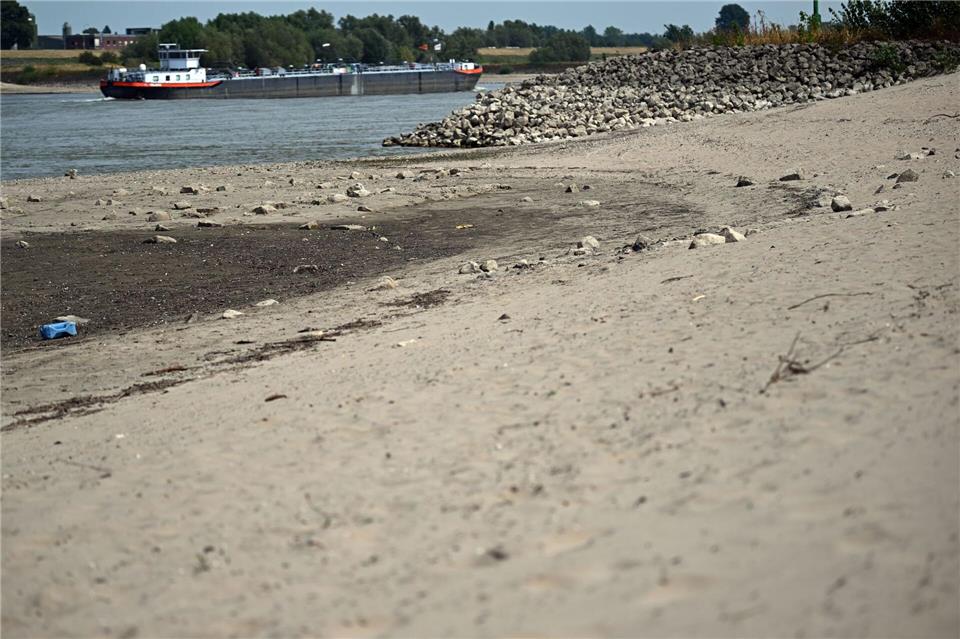 Bundesverkehrsminister Bilger will die deutschen Wasserstraßen widerstandsfähiger gegen extremes Niedrigwasser machen. Darüber will er am Donnerstag in Bonn mit Akteuren aus Wirtschaft, Häfen und Schifffahrt sprechen.Federico Gambarini/dpa