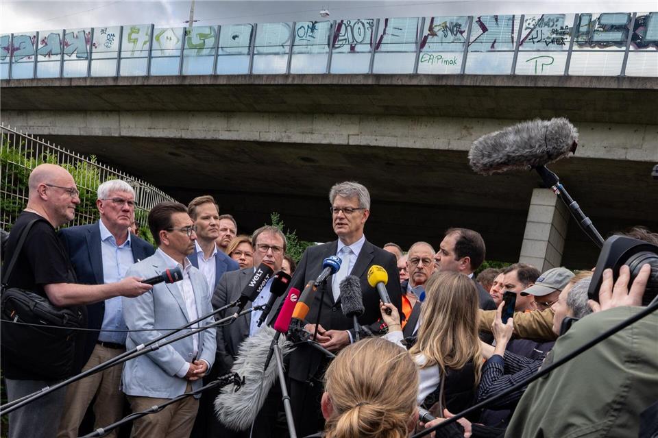 Bundesverkehrsminister Patrick Schnieder (CDU) hat versichert, dass die Bonner Nordbrücke für ihn derzeit oberste Priorität hat.Benjamin Westhoff/dpa