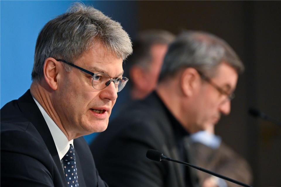 Bundesverkehrsminister Patrick Schnieder brachte auch viel Geld nach Bayern mit.Sven Hoppe/dpa