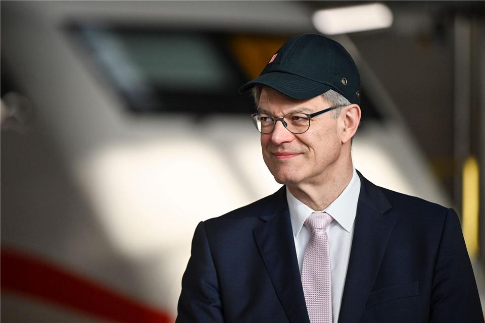 Bundesverkehrsminister Schnieder (CDU) weist die Kritik der Ost-Regierungschefs zurück. (Archivbild)Jens Kalaene/dpa