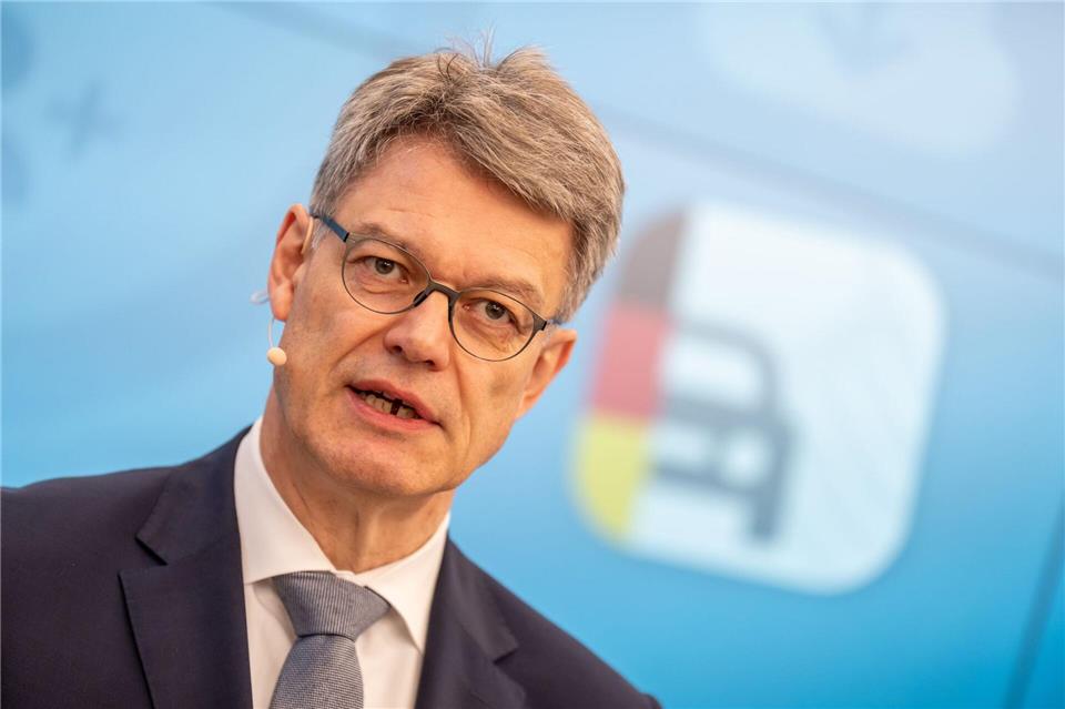 Bundesverkehrsminister Schnieder: „Die Automobilindustrie ist die Leitindustrie in Deutschland.“Michael Kappeler/dpa