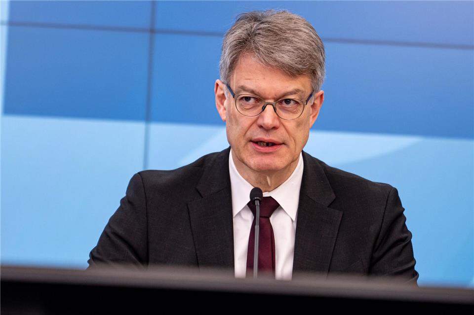 Bundesverkehrsminister Schnieder: „Ich halte Führerscheinkosten von rund 3.500 Euro, wie wir sie derzeit haben, für zu teuer.“Fabian Sommer/dpa