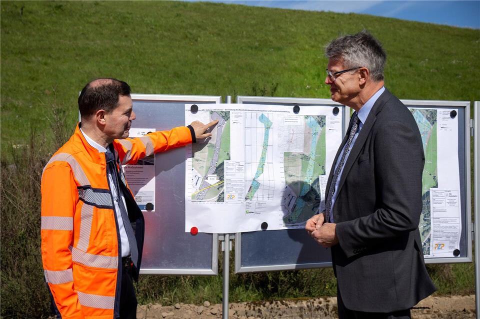 Bundesverkehrsminister Schnieder informierte sich vor Ort über das für seine eigene Heimat wichtige Großprojekt. Harald Tittel/dpa
