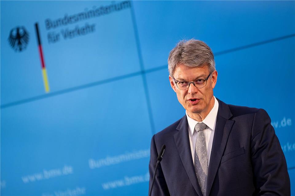 Bundesverkehrsminister Schnieder ist zuversichtlich, bald einen neuen Bahnchef beziehungsweise eine neue Bahnchefin präsentieren zu können.Fabian Sommer/dpa