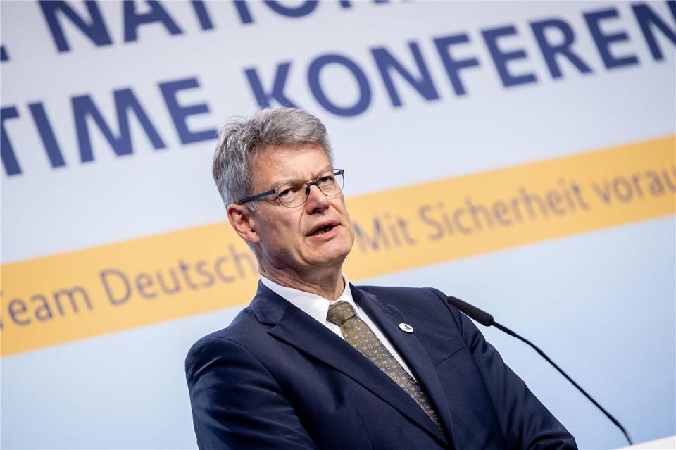 Bundesverkehrsminister Schnieder wünscht sich mehr Geld für den Ausbau der Wasserwege.Hauke-Christian Dittrich/dpa