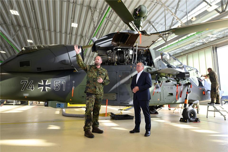 Bundesverteidigungsminister Boris Pistorius (SPD) hat hohe Investitionen in den Bundeswehr-Standort Fritzlar angekündigt.Swen Pförtner/dpa