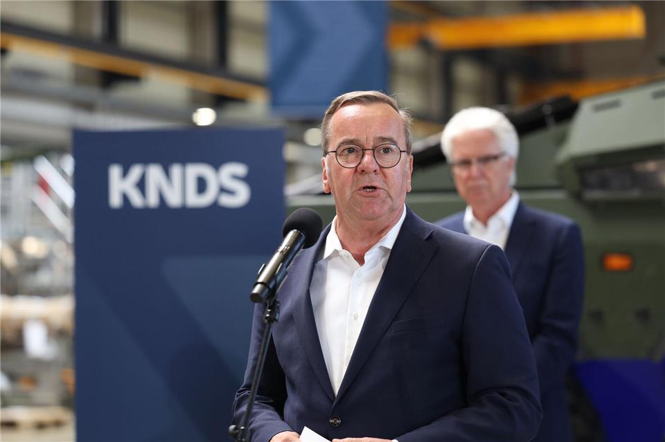 Bundesverteidigungsminister Pistorius sieht in KNDS eine Schlüsselrolle für deutsche Rüstungstechnologie und Arbeitsplätze.Christian Lademann/dpa