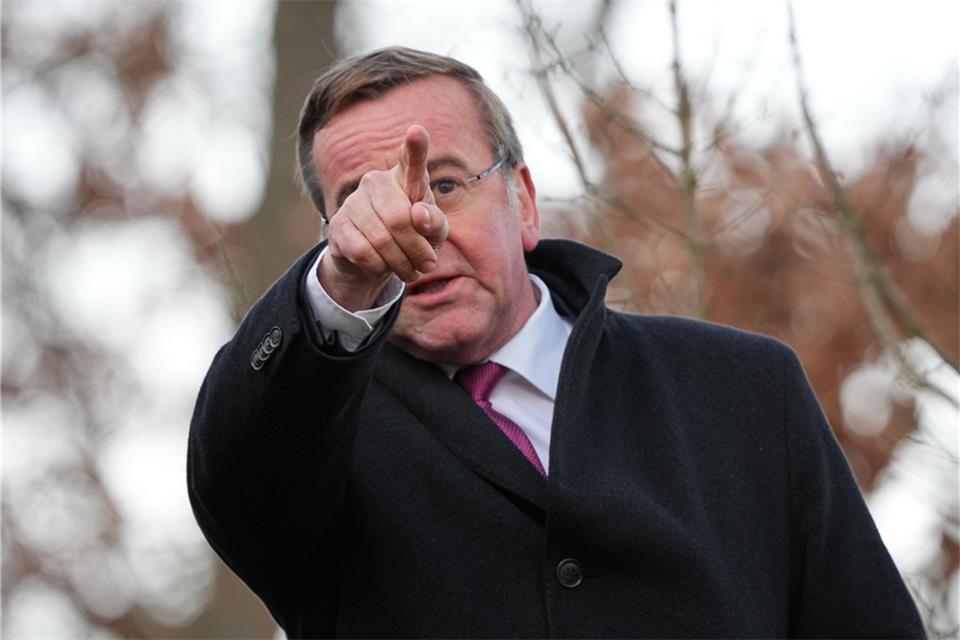 Bundesverteigigungsminister Boris Pistorius (SPD) besucht beim Einsatzführungskommando der Bundeswehr in Schwielowsee die Gedenkstätte "Wald der Erinnerung".