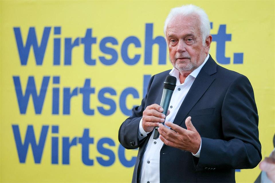 Bundesvorsitzender Wolfgang Kubicki (FDP) spricht beim Wahlkampfabschluss der Partei vor der Landtagswahl in Sachsen-Anhalt.Jan Woitas/dpa