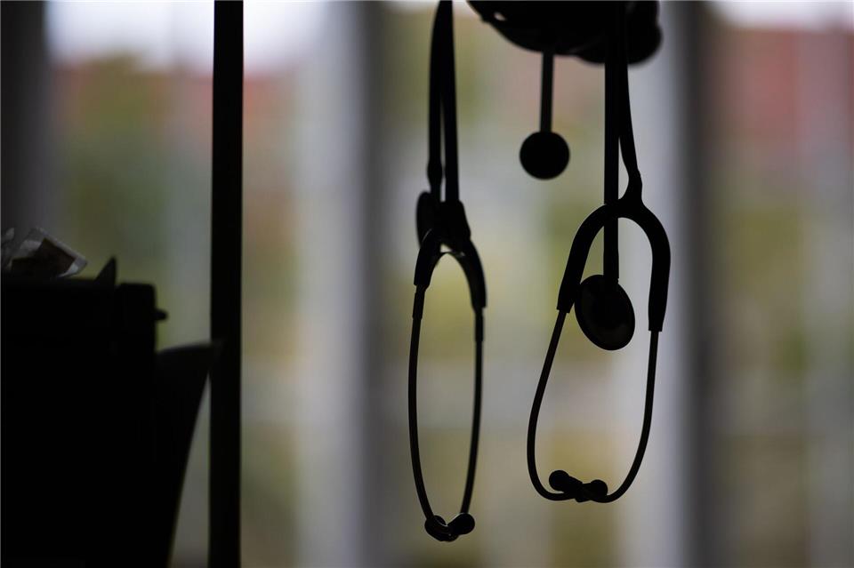 Bundesweit steht Berlin sehr gut da, aber auch in der Hauptstadt kann es für einen Termin beim Facharzt mal länger dauern. (Symbolbild).Sebastian Christoph Gollnow/dpa