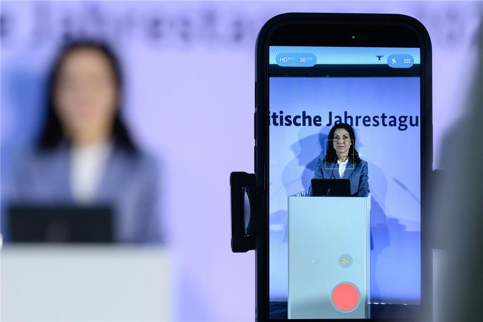 Bundeswirtschaftsministerin Katherina Reiche (CDU) erwähnt auch die Folgen des Iran-Konflikts.Hendrik Schmidt/dpa