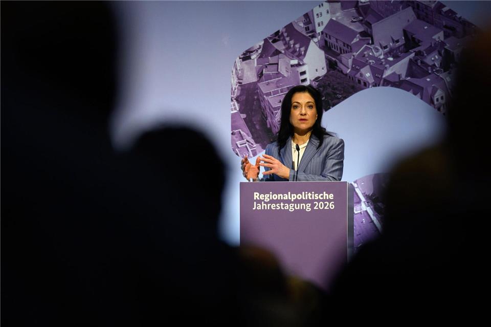 Bundeswirtschaftsministerin Reiche erläutert in Halle die Folgen des Iran-Konflikts für Energiepreise und Konjunktur.Hendrik Schmidt/dpa