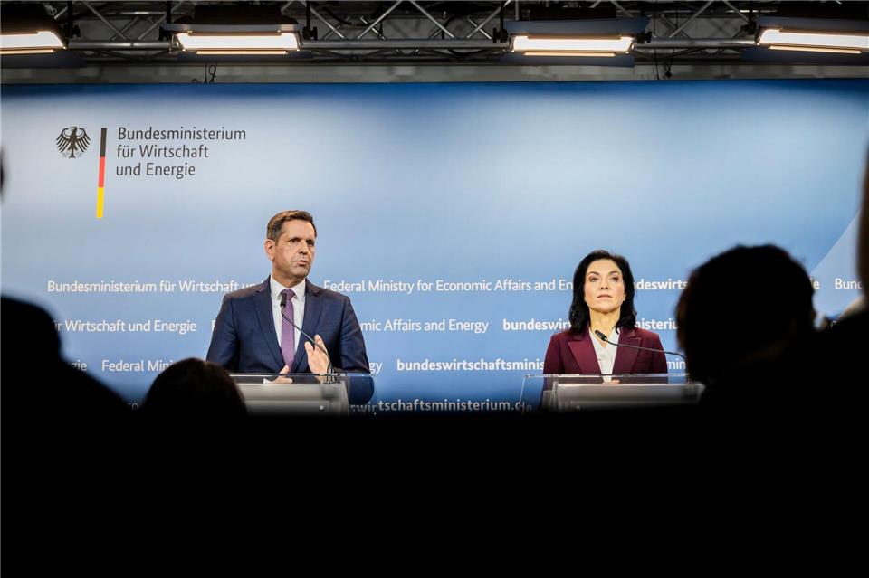 Bundeswirtschaftsministerin Reiche müsse sich für schnell wirksame Lösungen einsetzen, fordert Lies. (Archivbild)Christoph Soeder/dpa